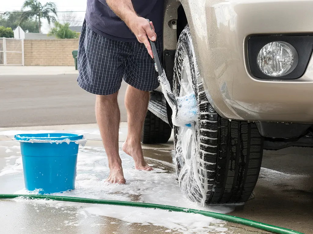 Cleaning tyres