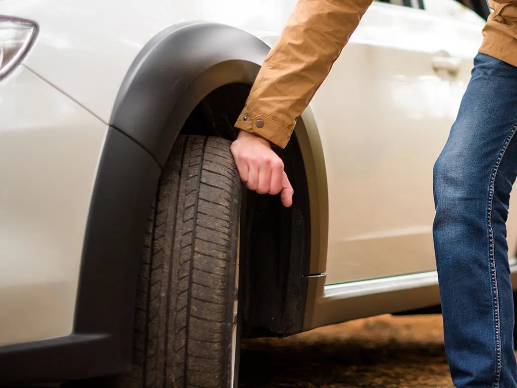 Checking tyres